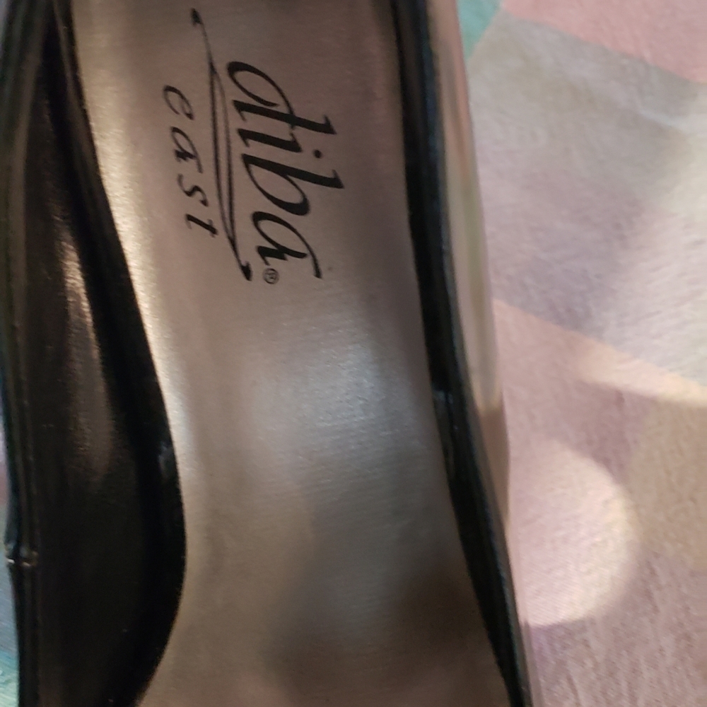 Shoes - Picture 2 of 4